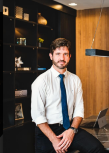 Dr Gustavo Novais