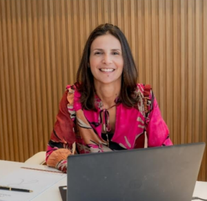 Dra Ana Paula Ferreira